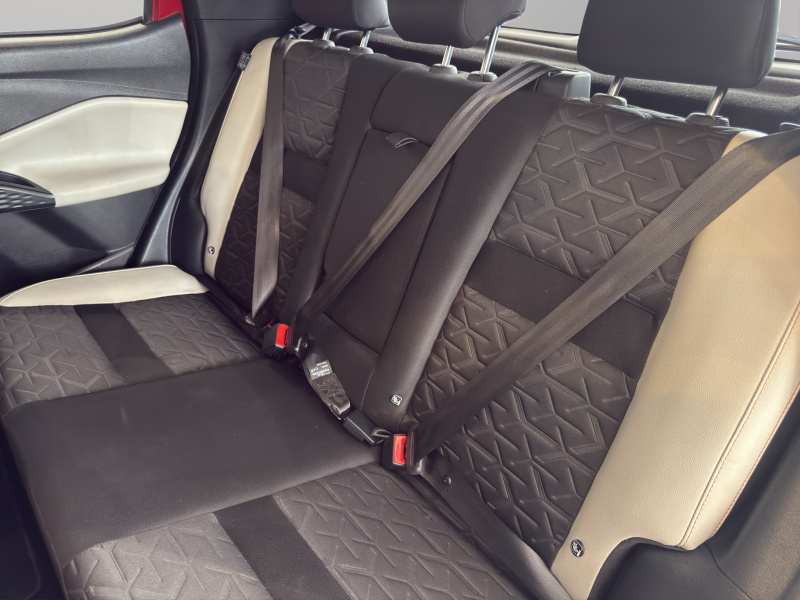 Nissan Magnite  5 pts. Exclusive, 1.0T, TM5, piel, RA-16 2025